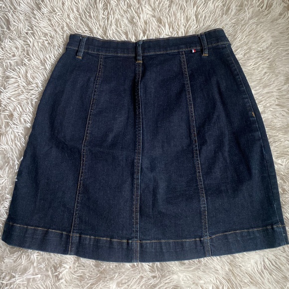 Tommy Hilfiger Button up Dark Wash Jean Skirt - Size 8 US - Picture 3 of 3